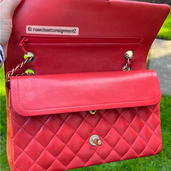 Authentic Chanel Classic Medium double flap in GHW - Picture 6 of 17